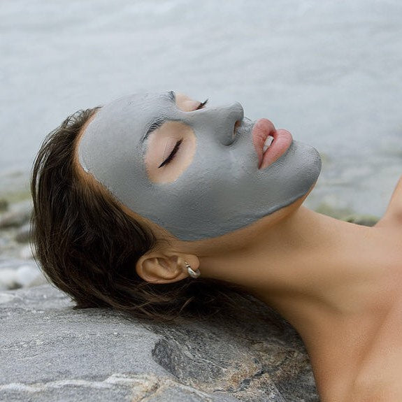 Why You Should Try A Bentonite Clay Mask - The Glamorous Gleam