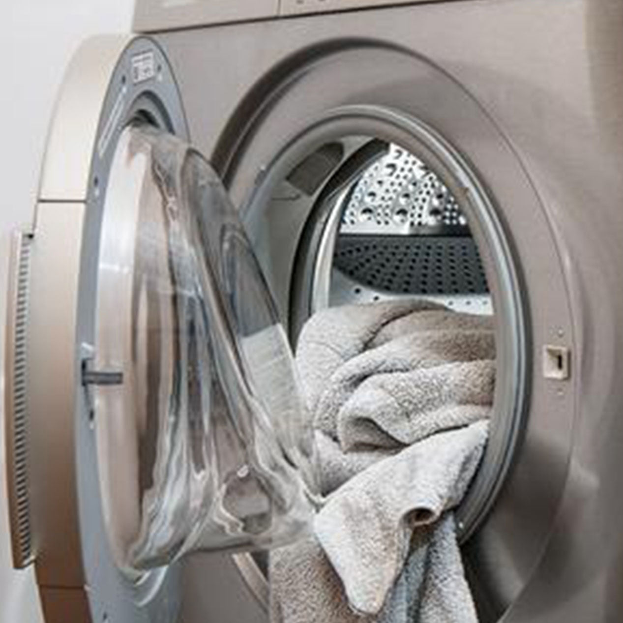 Infused Dryer Balls for Sweet Smelling Laundry